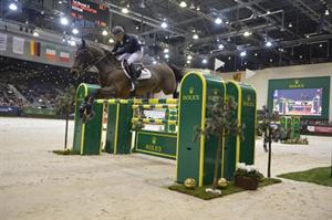 kent-farrington-voyeur
