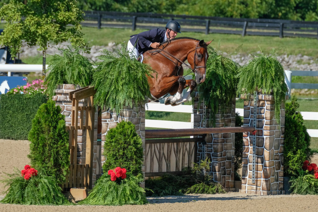 Hunt Tosh wins 2022 USHJA International Hunter Derby Championship