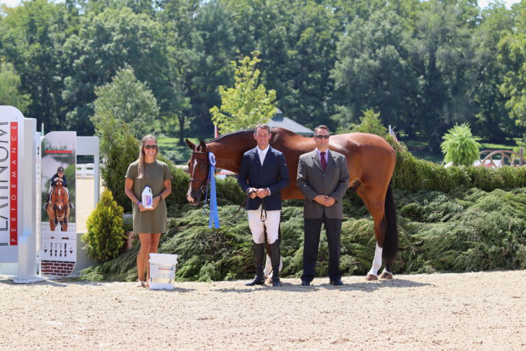 HuntTosh_CanyonCreek_Award_USHJAIntlHunterDerbyChampClassic_©SandraOliynyk_IMG_0275